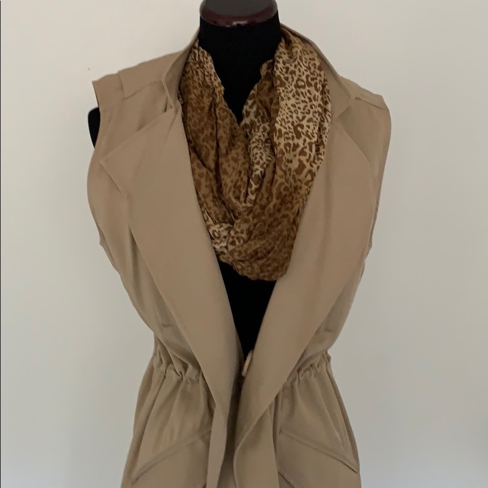 Super Cute Safari Style Vest (NWOT)